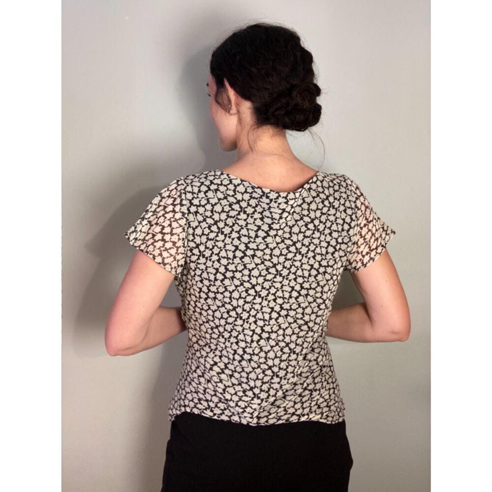 Vintage 90s Romantic Flower Frill Top Black White Floral Print  ~ Sz 12 Fits M/L - Picture 3 of 7